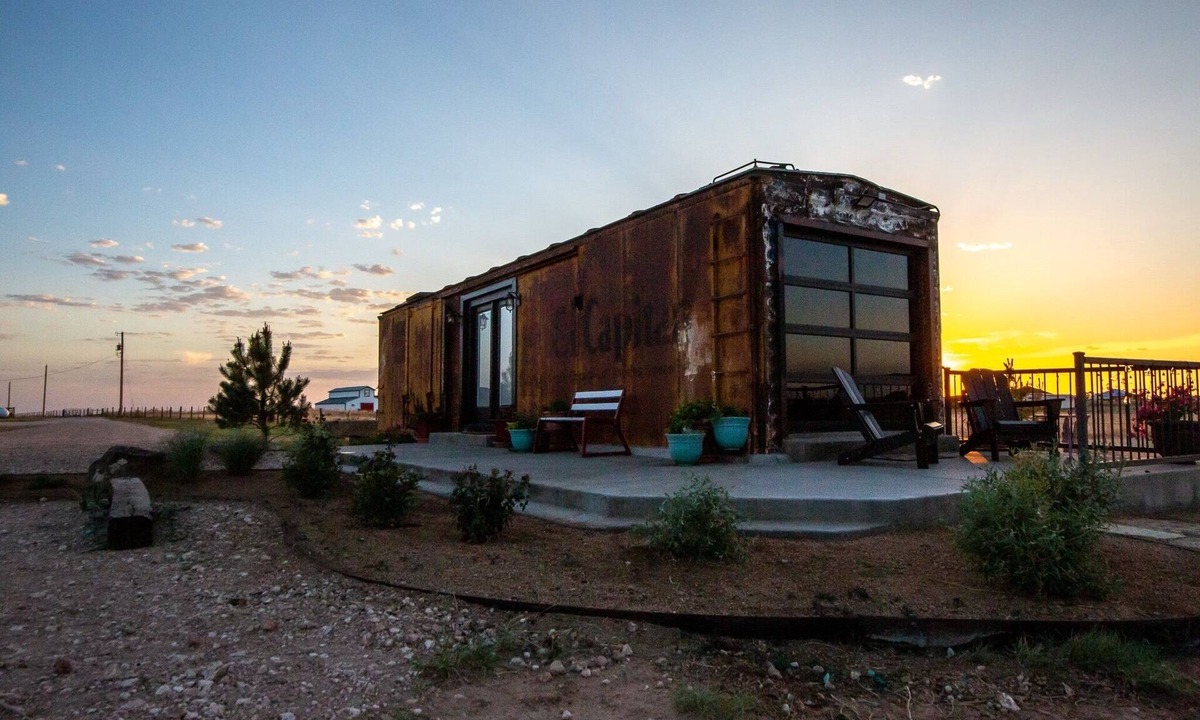 Canyon House | Stylishly Renovated Train Sunsets for miles near I27, WTAMU and Palo Duro Canyon