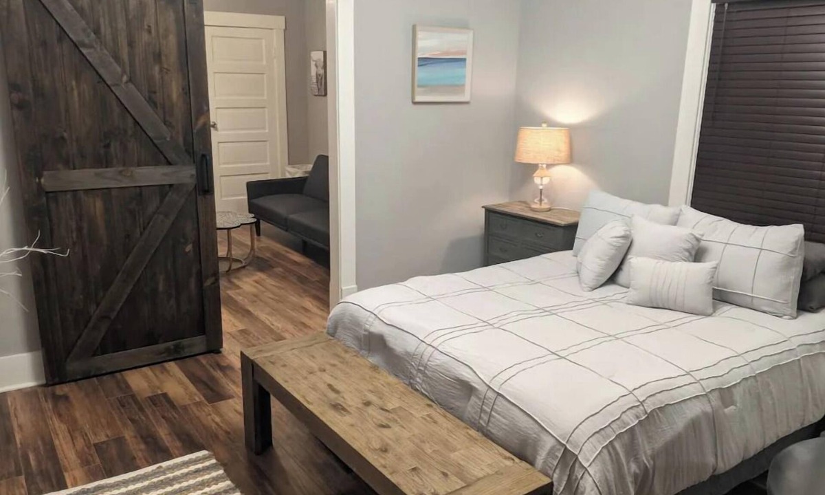 Clarksville Apartment | Sunny Side of Whiskey Row 2miles Main Street Louisville Bourbon City, Museum Row