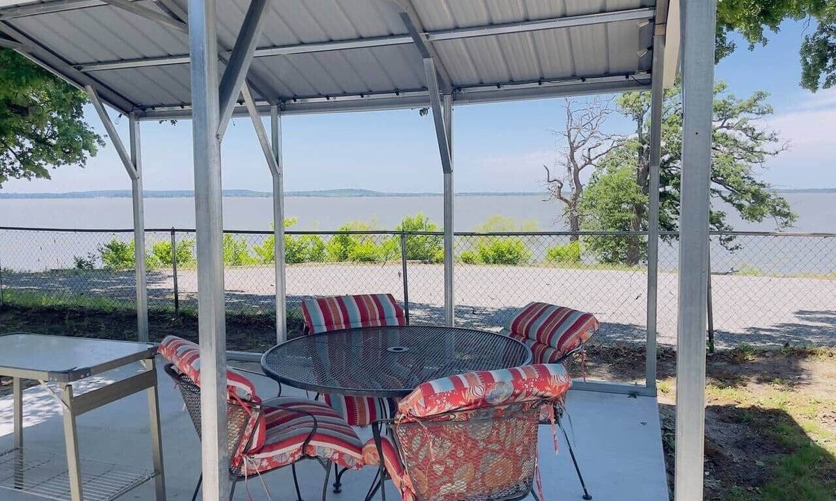 Eufaula House | Sunset Shores RV: Waterfront and steps to boat ramp!