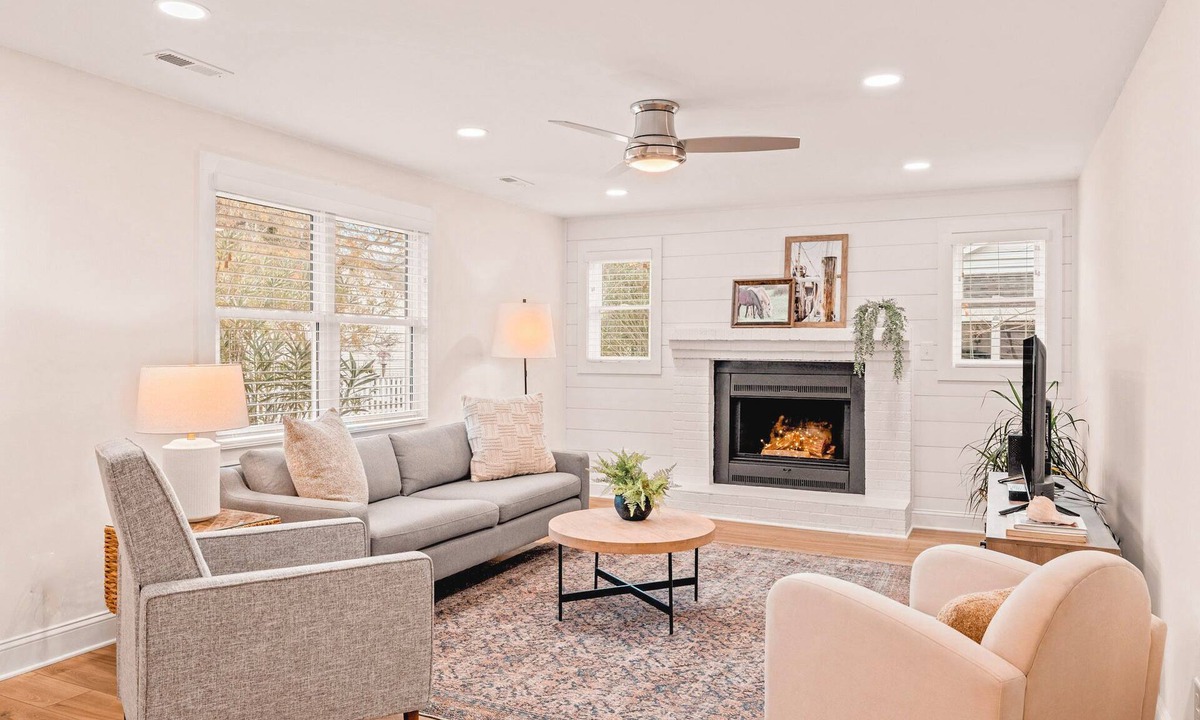 Morehead City House | Sunshine Vibes - Coastal Home close to Front St and Local Beaches