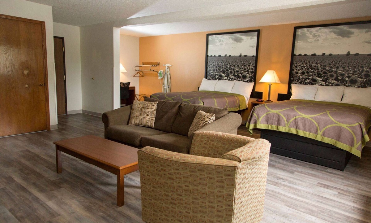 Concordia Hotel | Super 8 by Wyndham Concordia