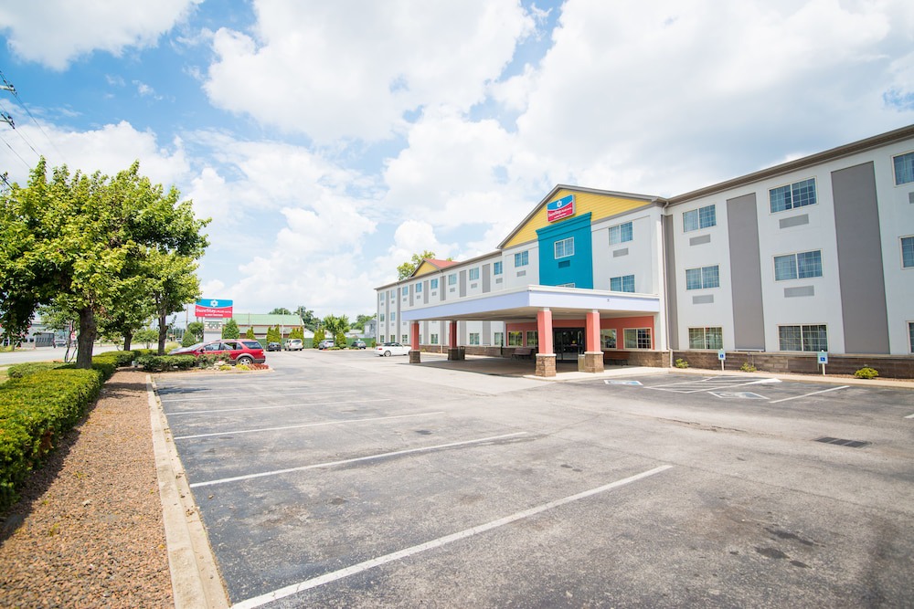 Prestonia Hotel | SureStay Plus by Best Western Louisville Airport Expo