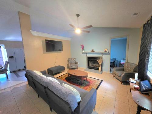 Hubert House | Sweet Savanna Stay