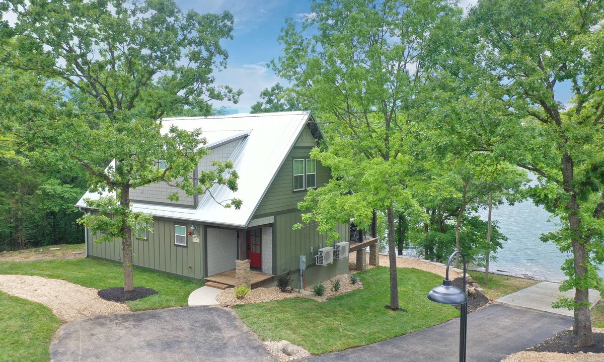 Kimberling City Cabin | Table Rock Lake WATER FRONT Oasis Retreat, Sleeps 10!