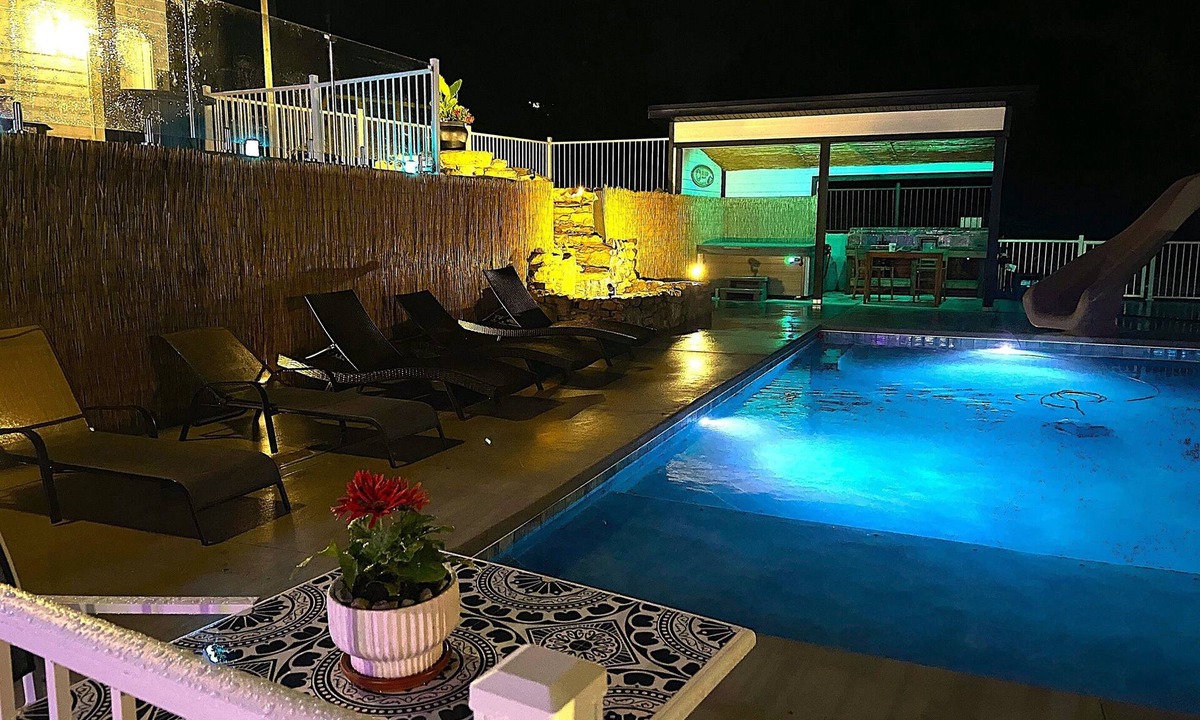 Indian Point Villa | Table Rock Mega-Villa: Sleeps 29, Private Heated Pool & Hot Tub, 3 mins to SDC!