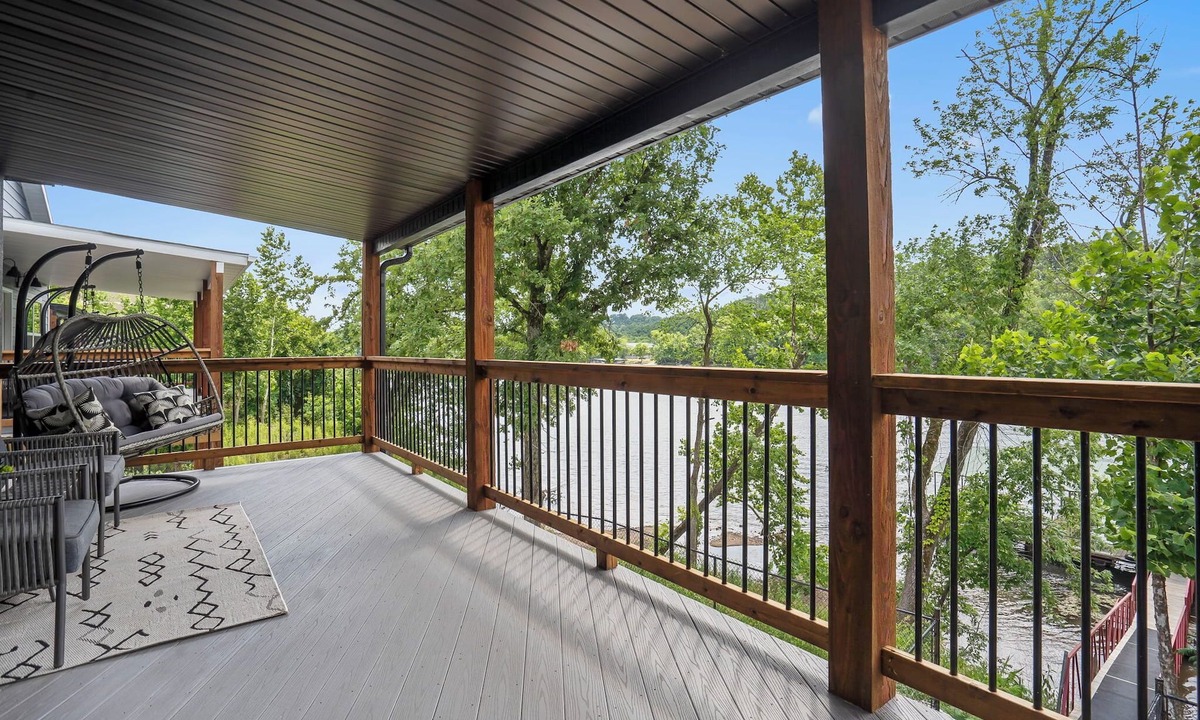 Branson House | Taneycomo Waterfront Retreat Near Branson Landing Private Hot Tub Free Daily Tickets