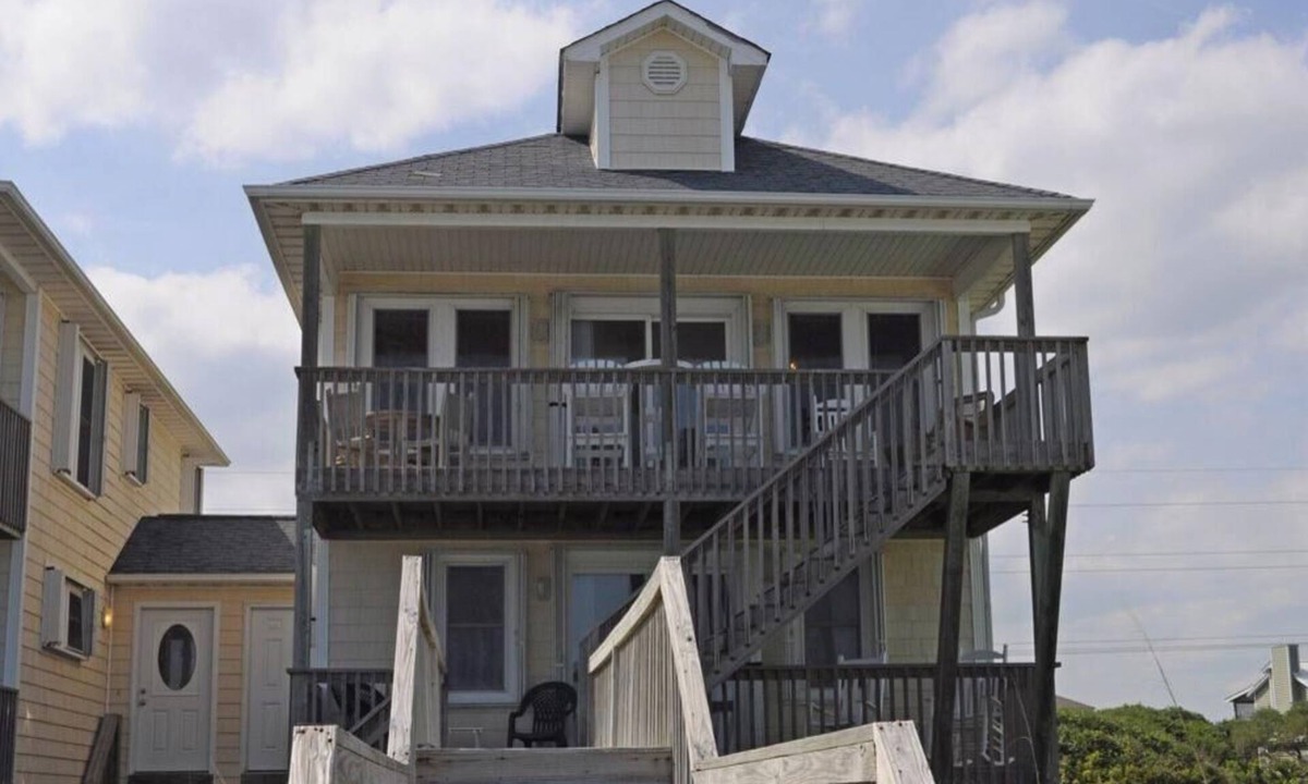 Surf City House | Tax Breakers Oceanfront 4-Bedroom Home in Surf City, perfect for family