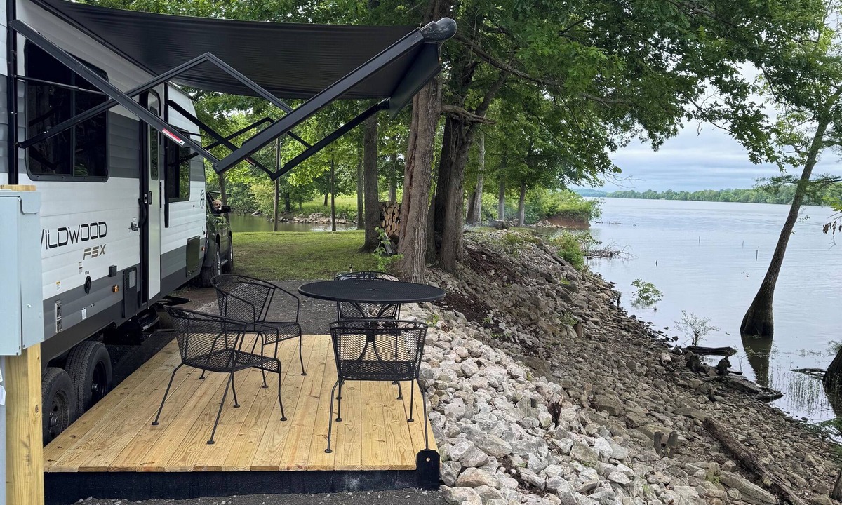 Lobelville House | Tennessee River RV Retreat