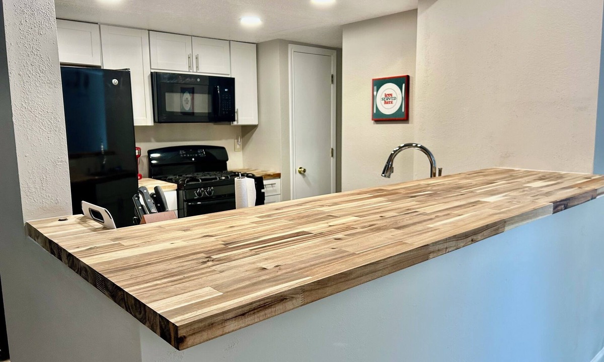 Taylor Ranch House | Terrific 3-bedroom Safe renovated townhome IAlbuquerque FIRST FLOOR MASTER SUITE
