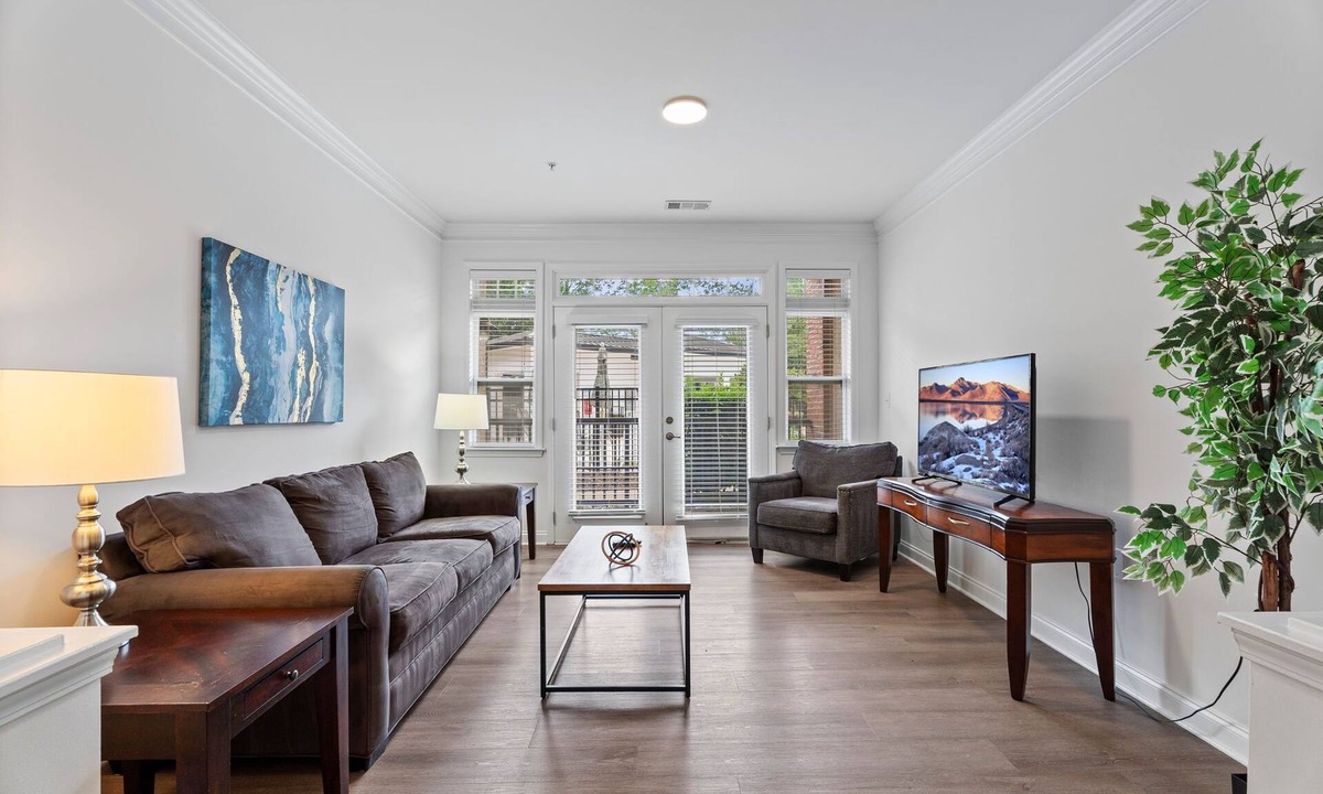 Cary Apartment | The Arboretum 2br w/Balcony & Hardwoods 1