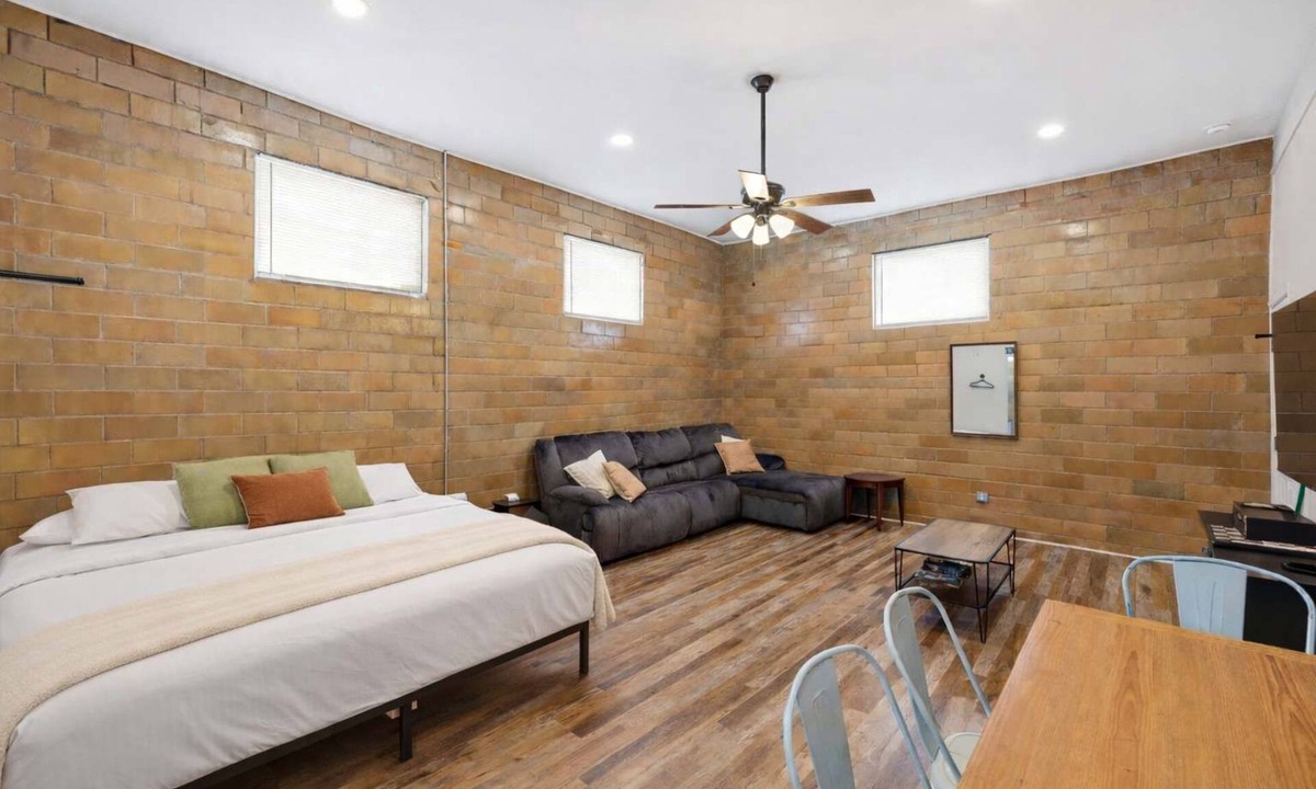 Taylor Berry House | The Booker Noe Suite | Brick Home w/Modern Design