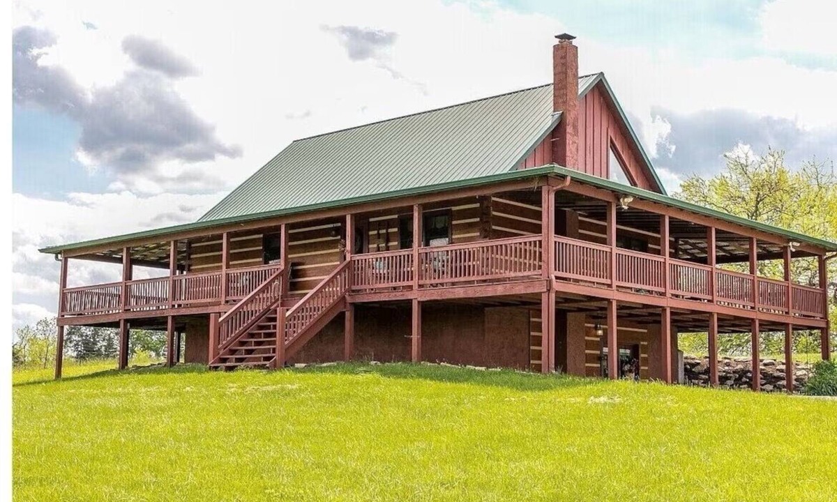 Springfield Cabin | The Bourbon Lodge - Log cabin and Bourbon Trail! 🥃