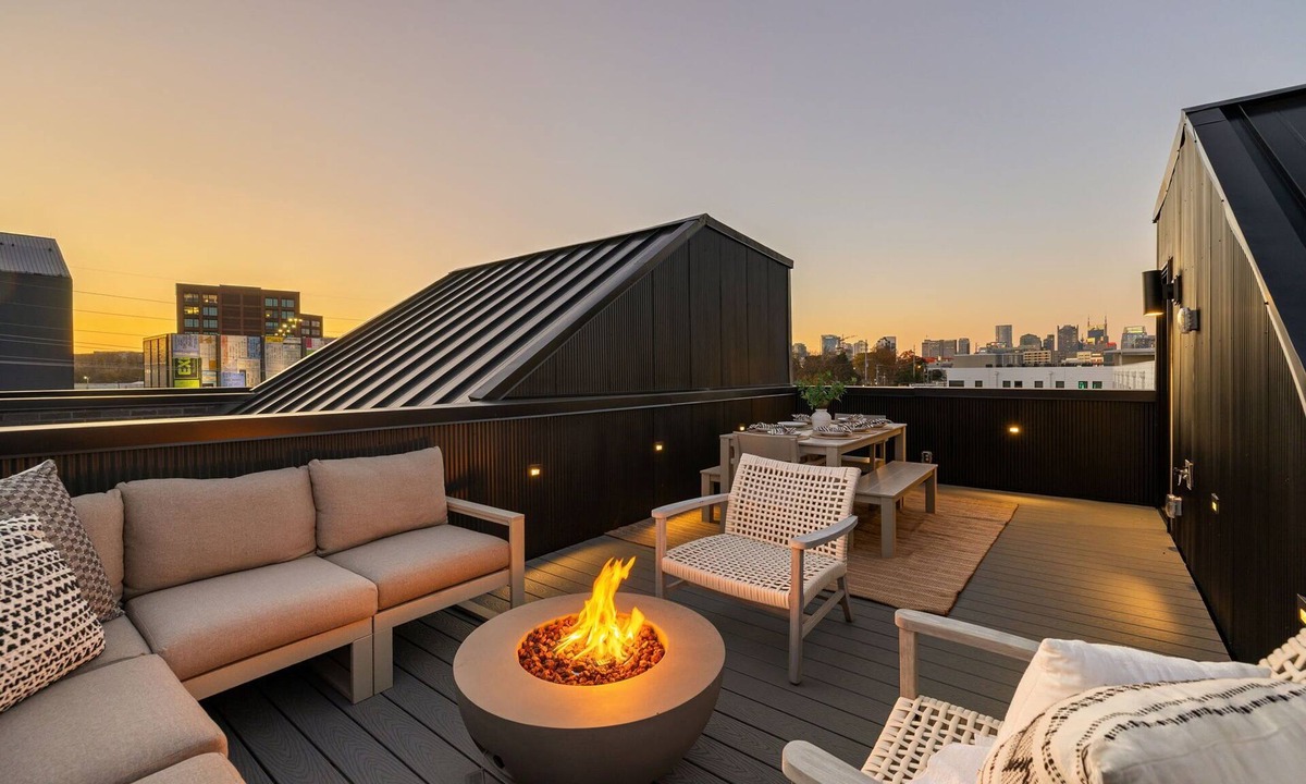 Chestnut Hill House | The Chestnut - Brand New Rooftop, Skyline Views