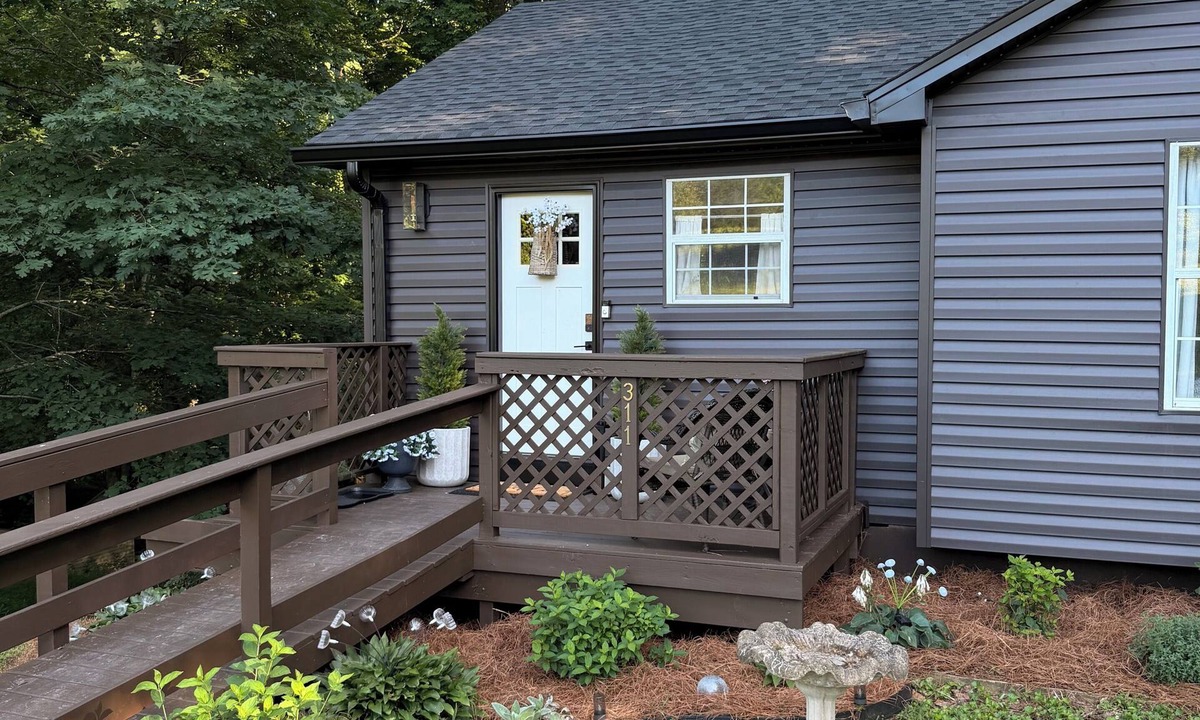 Scottsville Cottage | THE COVE - cozy lakeside cottage with a fire pit & Barren River lake access