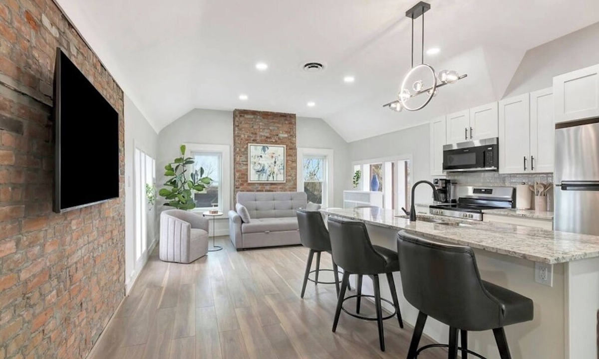 East Walnut HIlls Apartment | The Crown Cincy 7 mins to Downtown