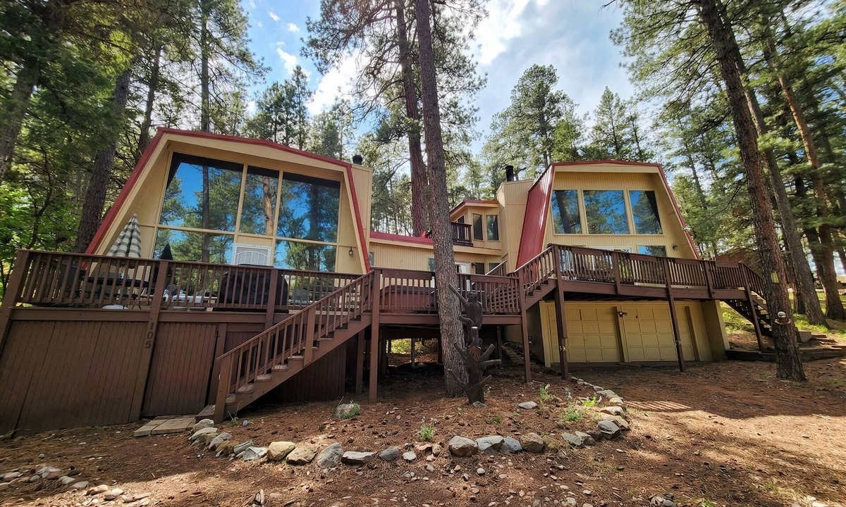 Ruidoso Ski Chalet | The Cub House: Mountain Home w/Hot Tub, Pool Table, 5 bed/4ba, Fireplace, Woods