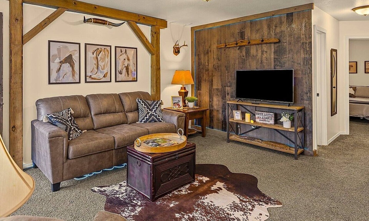 Osawatomie Apartment | The Electric Cowboy Work or Travel 2BR History Trains Trails