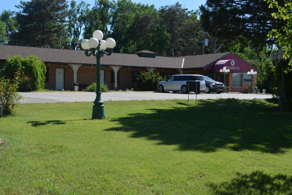 Pratt Hotel | The Evergreen Motel in Kansas