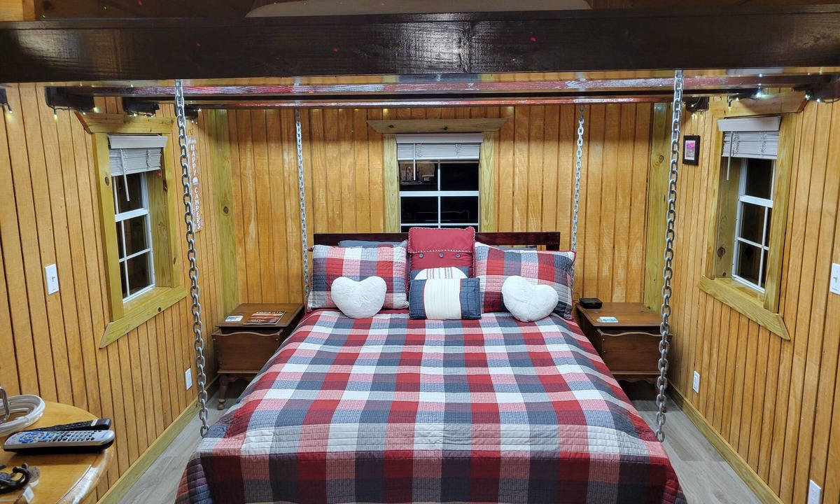 Sneads Ferry Cabin | The Freckled Cabin & Outdoor Shower, Wooded, Private, minutes to Base & Beaches