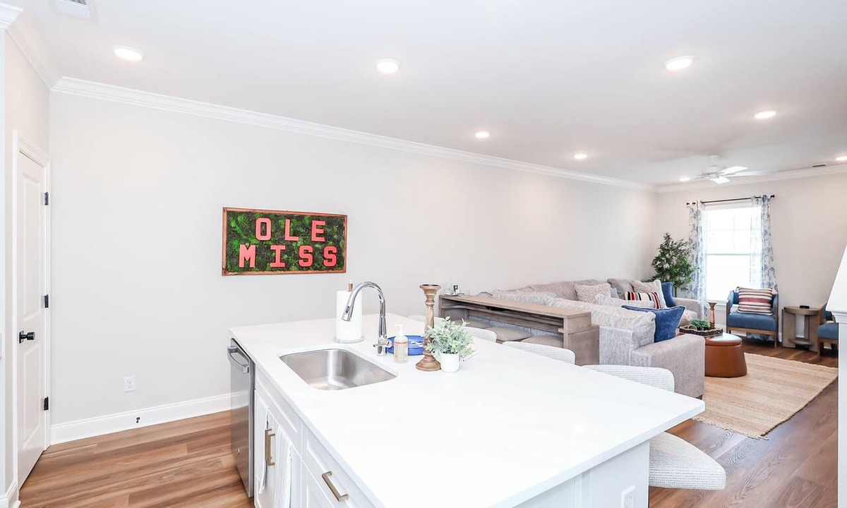Oxford House | The Grove Getaway at Patterson Place