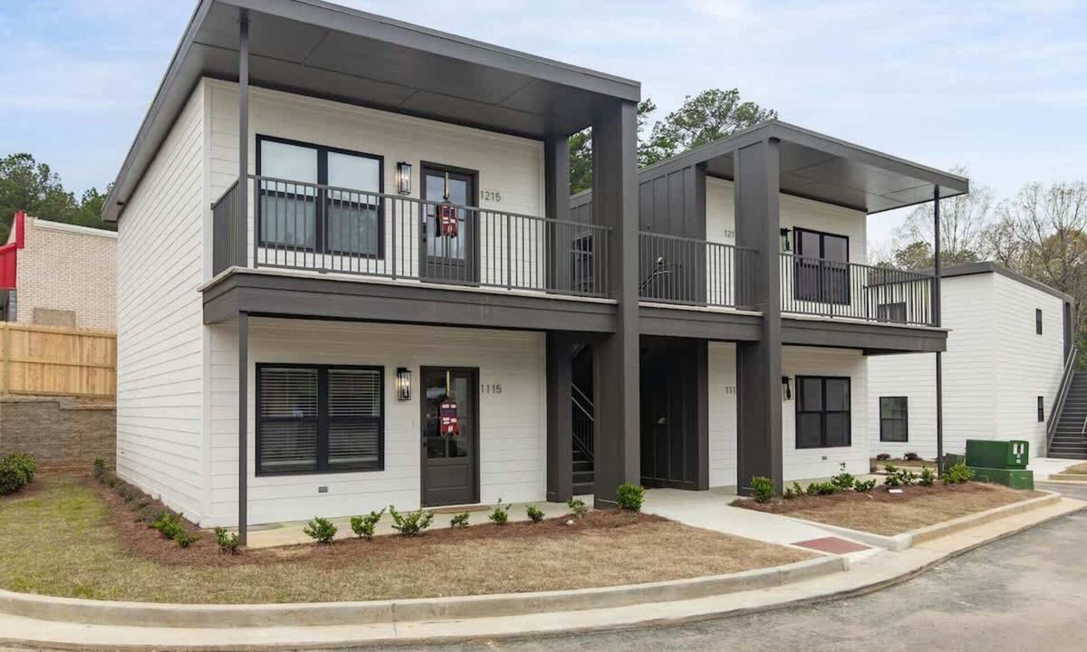 Oxford Condo | The Grove Sole
