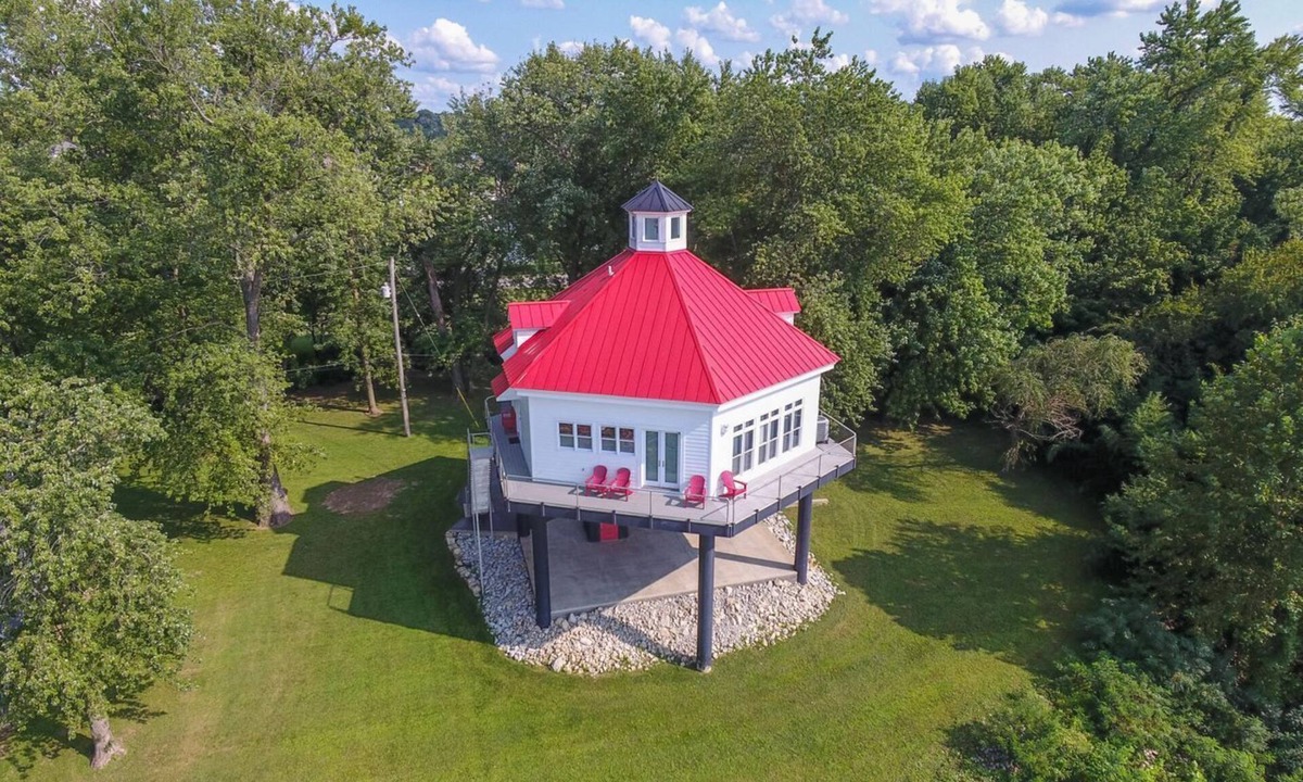 Prospect House | The Iconic Captain's Nest on the Ohio River