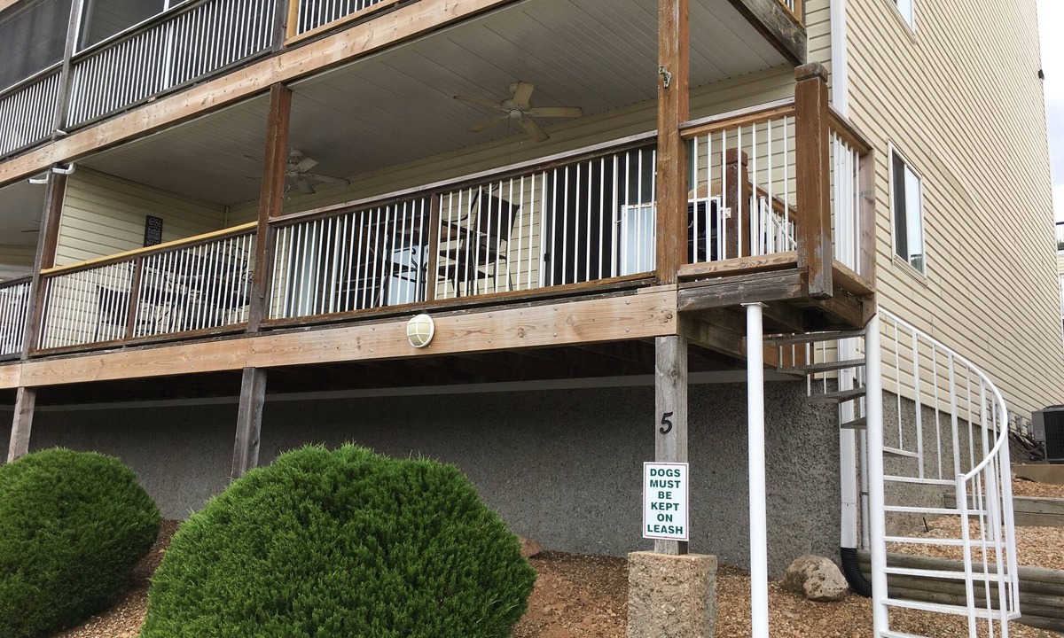 Osage Beach Condo | The Ledges - 3Br, 2Ba Walk off deck! Slip included.