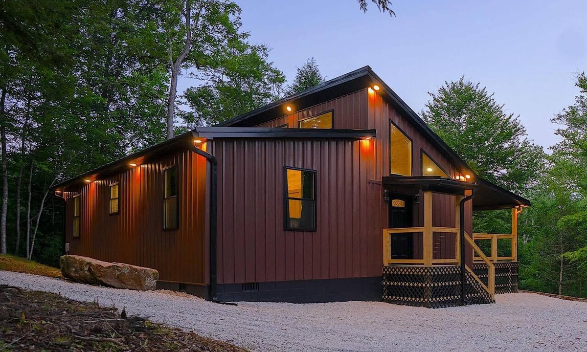 Campton Cabin | The Lighthouse | Secluded | Hot Tub | Private Pond