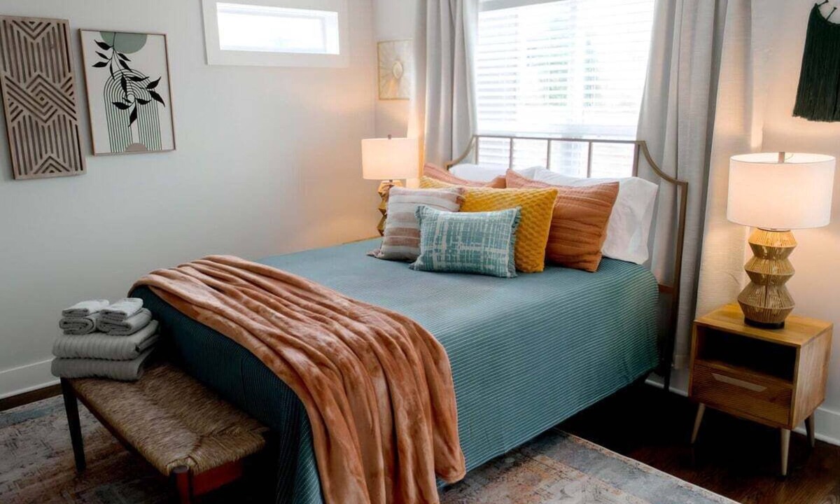 Clarksville House | The Lookout, by Lori in Downtown (88 Promontory)
