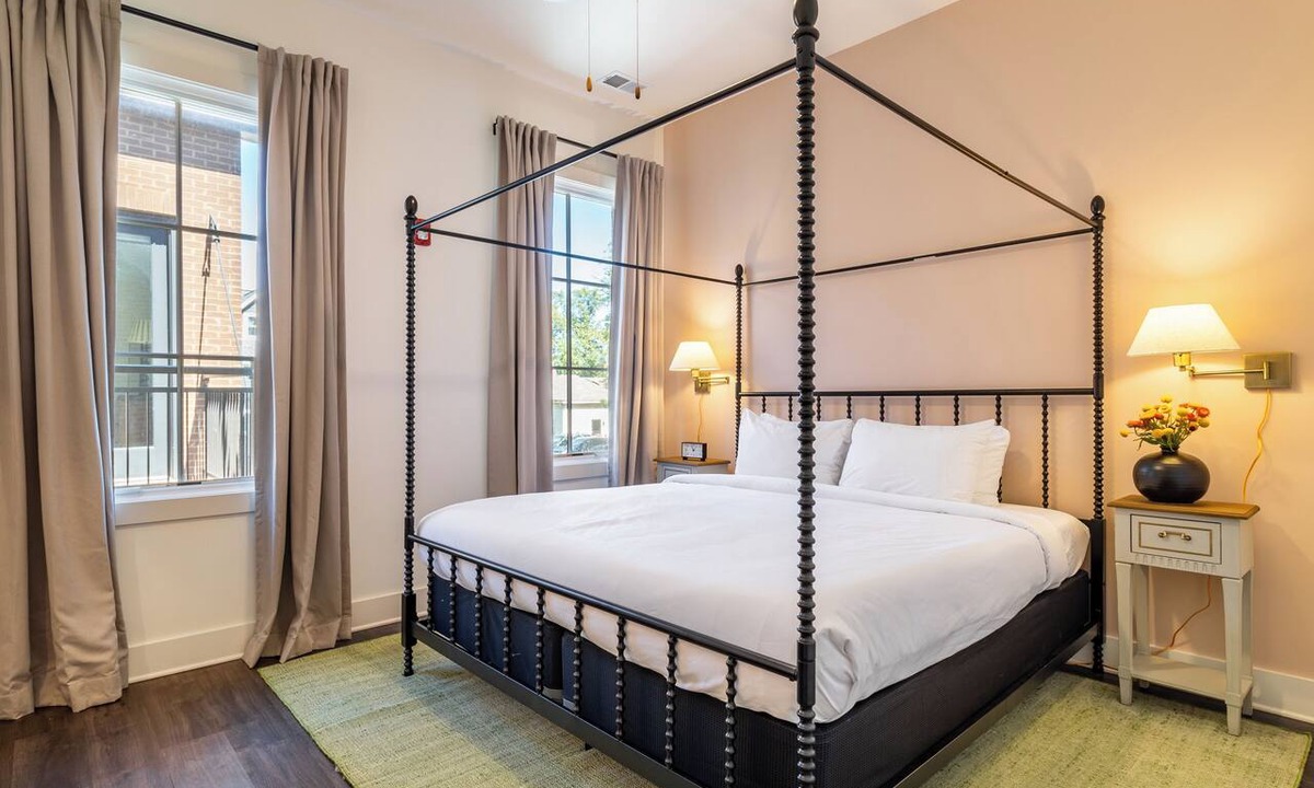 Germantown Apartment | The Magnolia by AvantStay | 12 Bedrooms in DT Nash