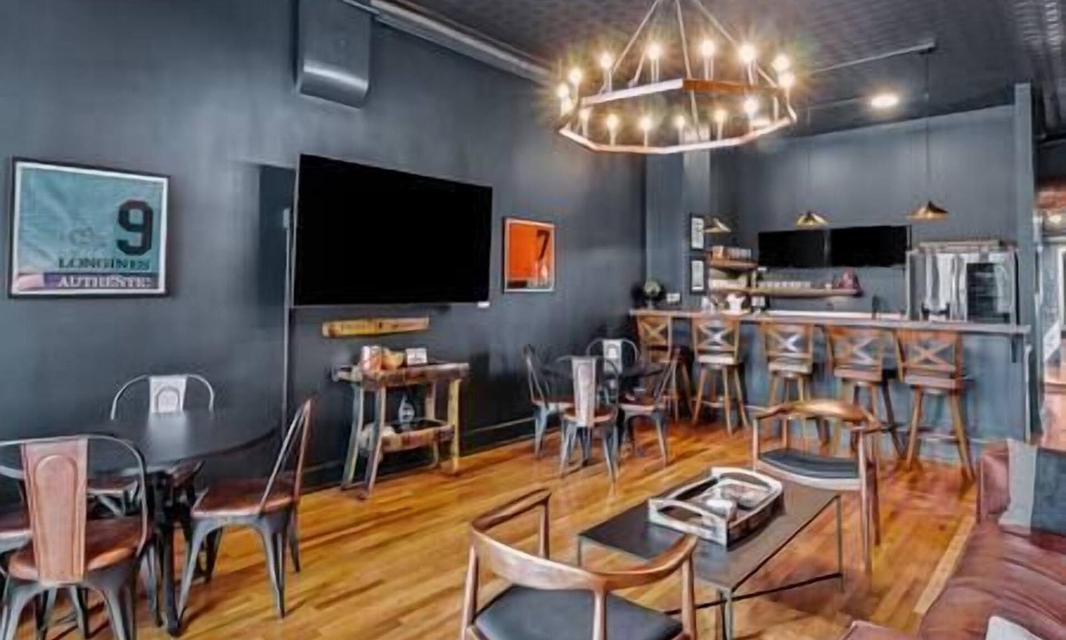 Butchertown House | The "Manhattan": Downtown Speakeasy