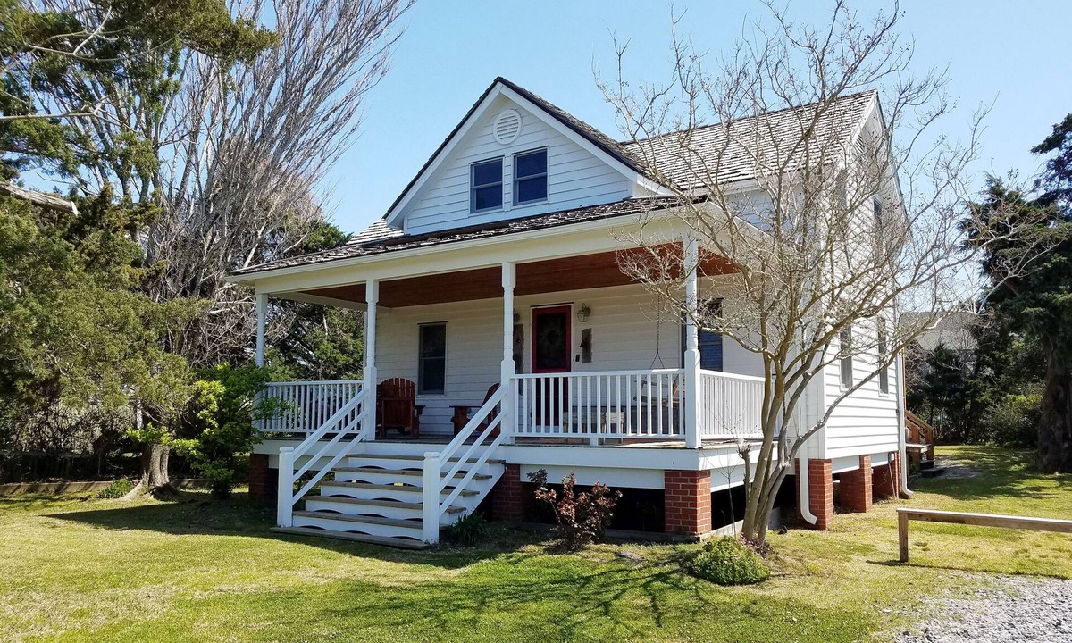 Ocracoke House | The Mary Francis: Dog friendly, near Springers Point and Lighthouse