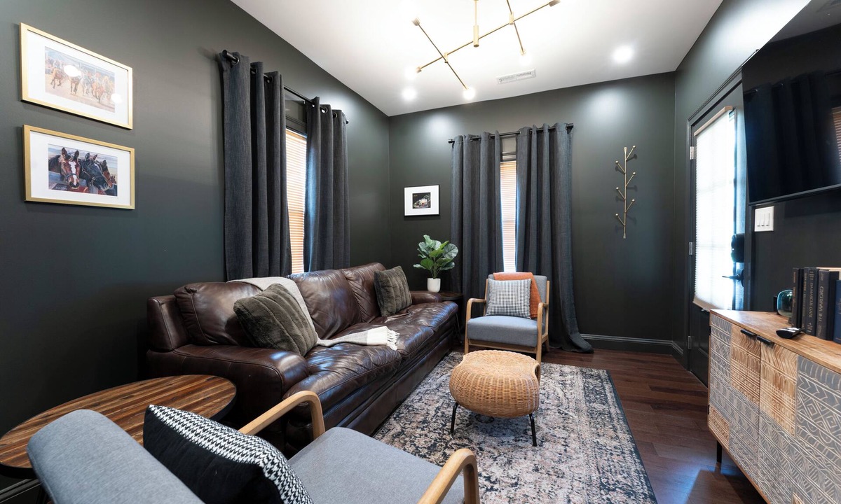 Schnitzelburg House | The Mashbill - Boutique Bourbon Retreat - Walkable - Close to Expo Center & NULU