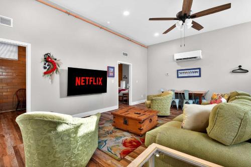 Taylor Berry House | The Matt Winn Suite A Cozy Modern Brick Home