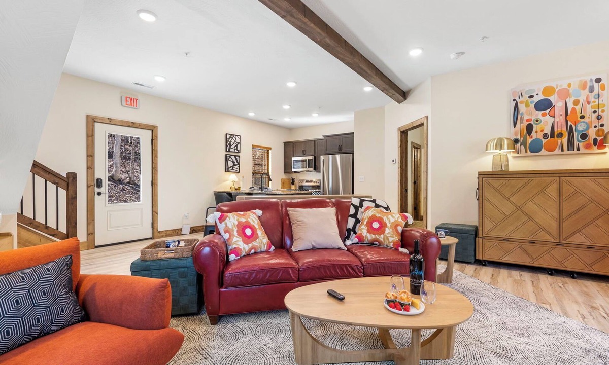 Hollister Cabin | The Mod Lodge-Private Hot Tub&Firepit-Near TableRock-Free Daily Tickets-Community Indoor Pool & More