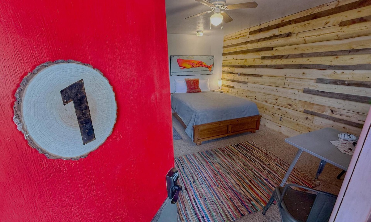 Bluff Hotel | The Mokee Motel (Room 1)