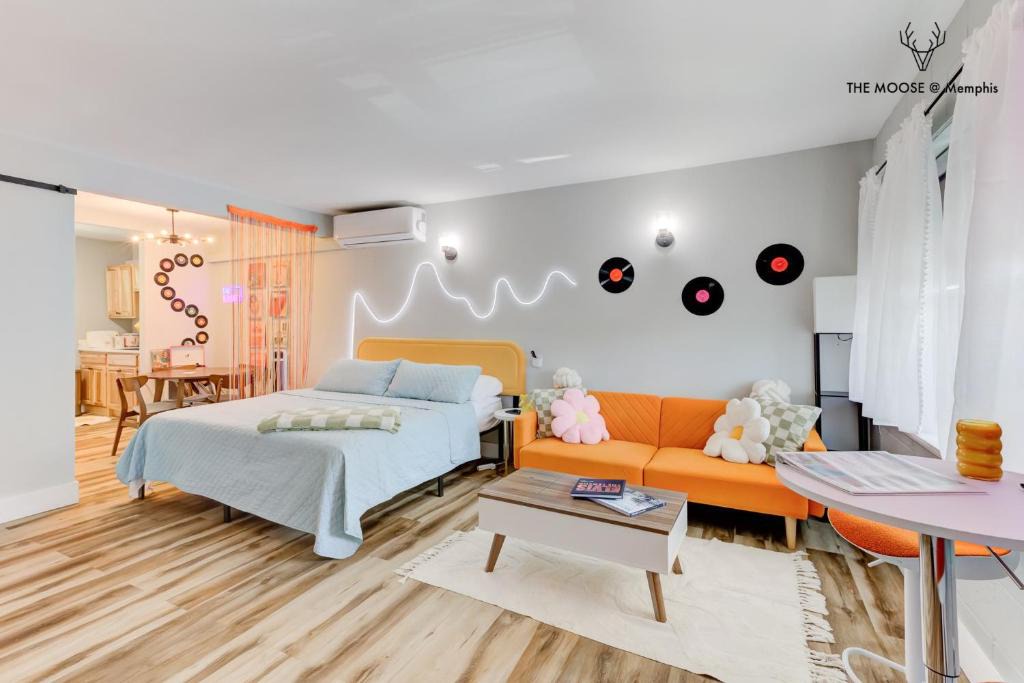 Downtown Memphis Apartment | The Moose #10 - Stylish Loft with King Bed, Free Parking & Wi-Fi