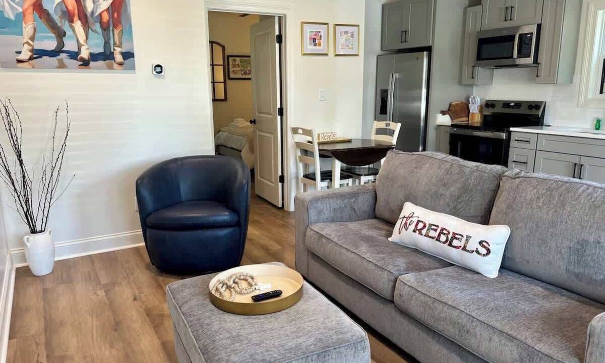 Oxford Condo | The Rebel Sole