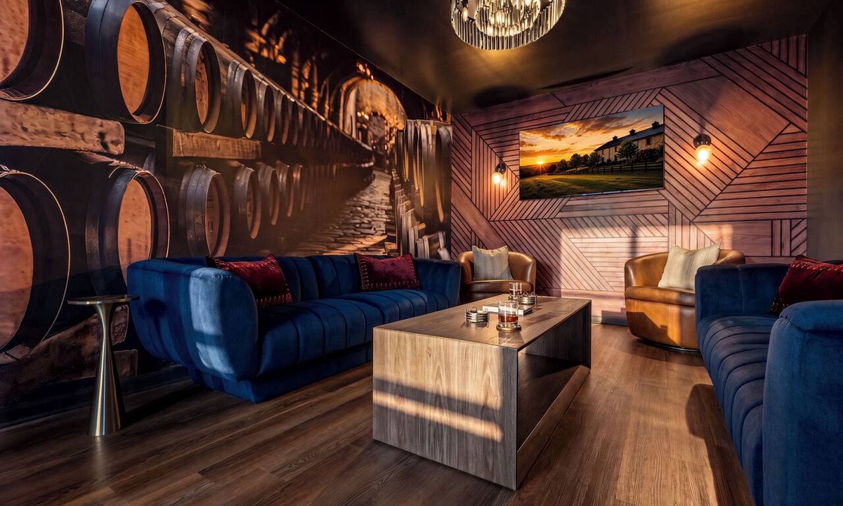 Nazareth House | The Rickhouse Retreat | Golf Sim*Massage Chairs*Sauna+