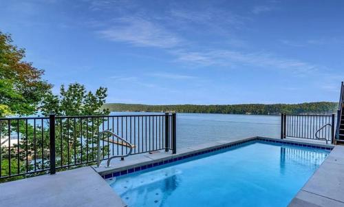 Osage Beach House | The Royal Chateau-5BED6BATHPoolHottub-20PP