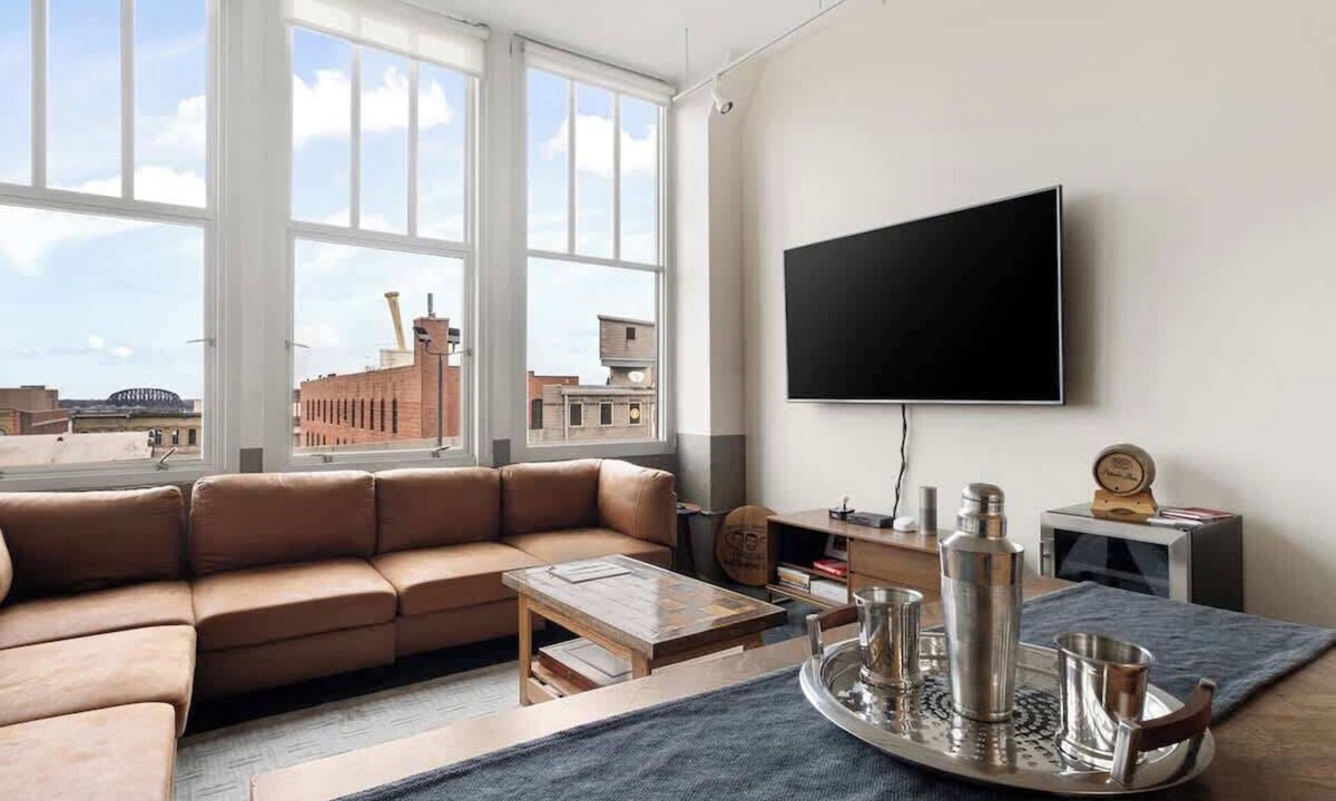 West Main Historic District Apartment | The Secretariat in Downtown Louisville with River View