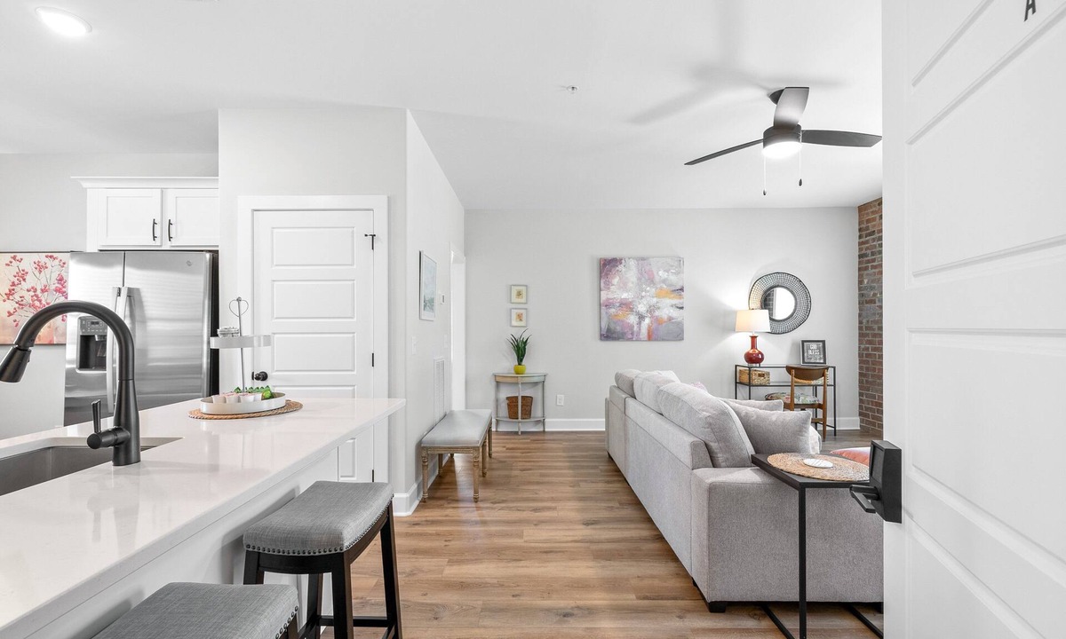 Clarksville Apartment | The Spot 281 Liberty Pkwy