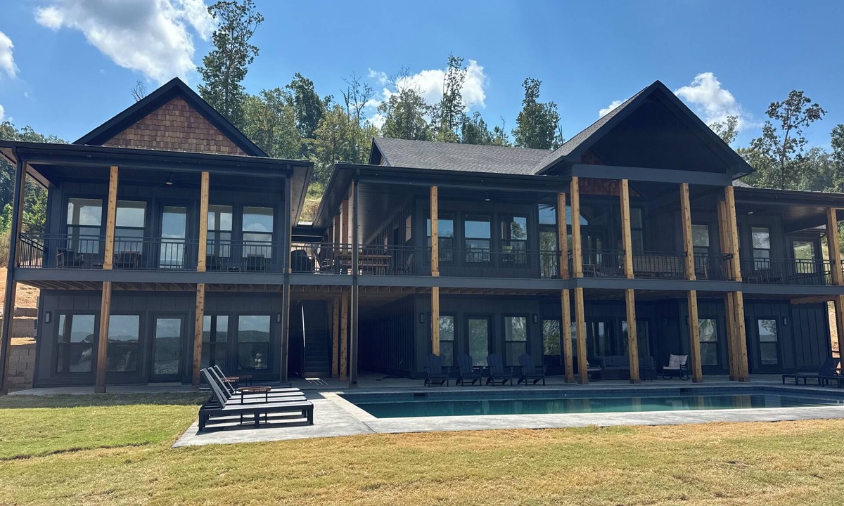 Cherokee House | The Suite Retreat Life is better at the lake!