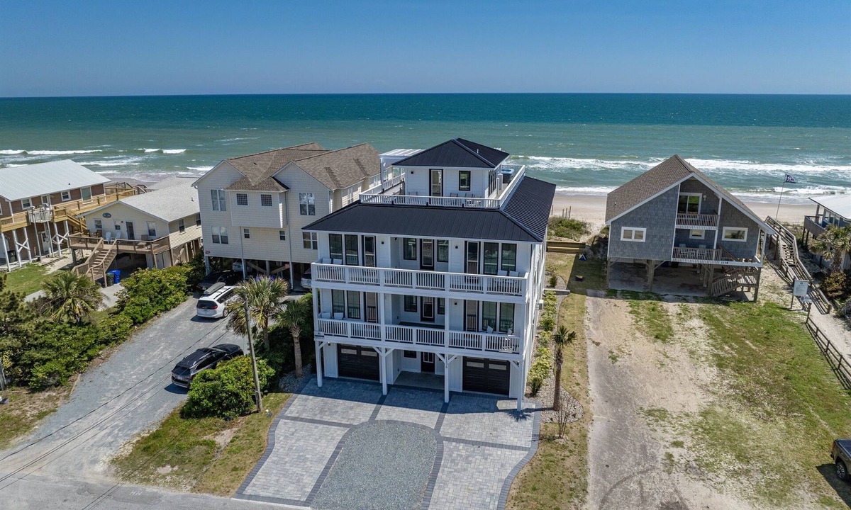 Surf City House | The Turtle's Palace- Oceanfront - Pool - Hot Tub - Dog Friendly
