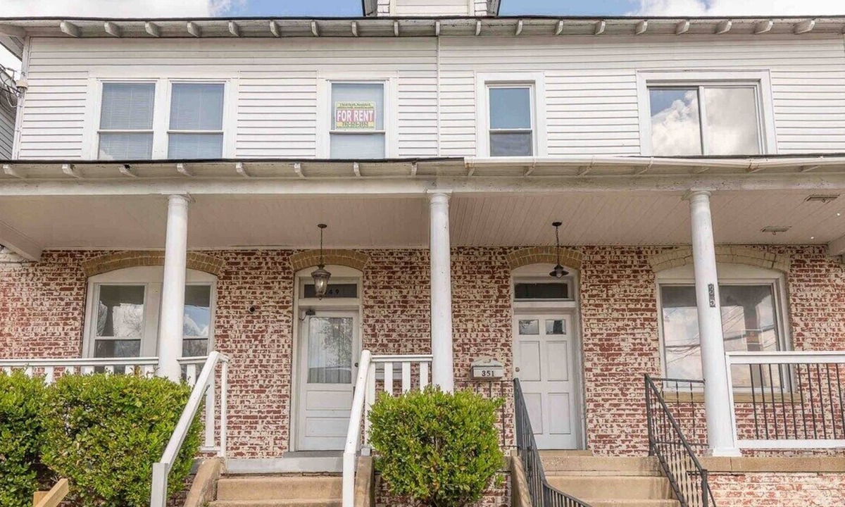 Newport News Apartment | This duplex is a 3 bedroom(s), 1 bathrooms, located in Newport News, VA.