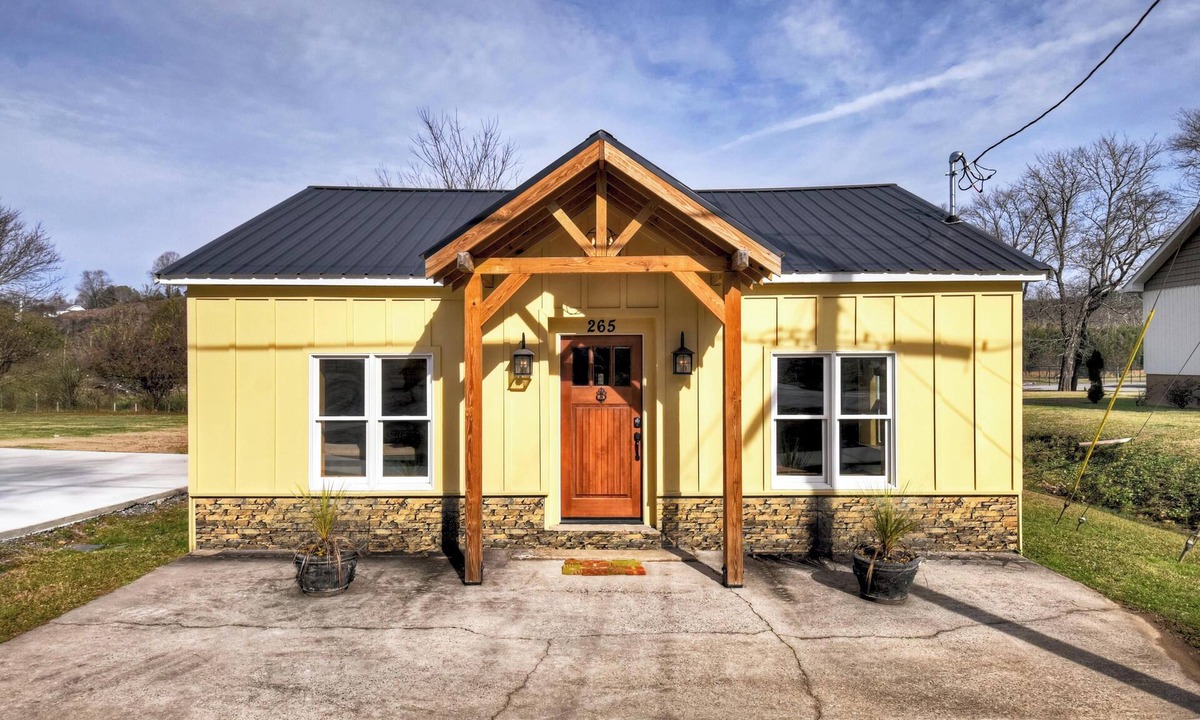McCaysville Cabin | Toccoa Park Cottage | Walking Distance to Town | Toccoa River Area