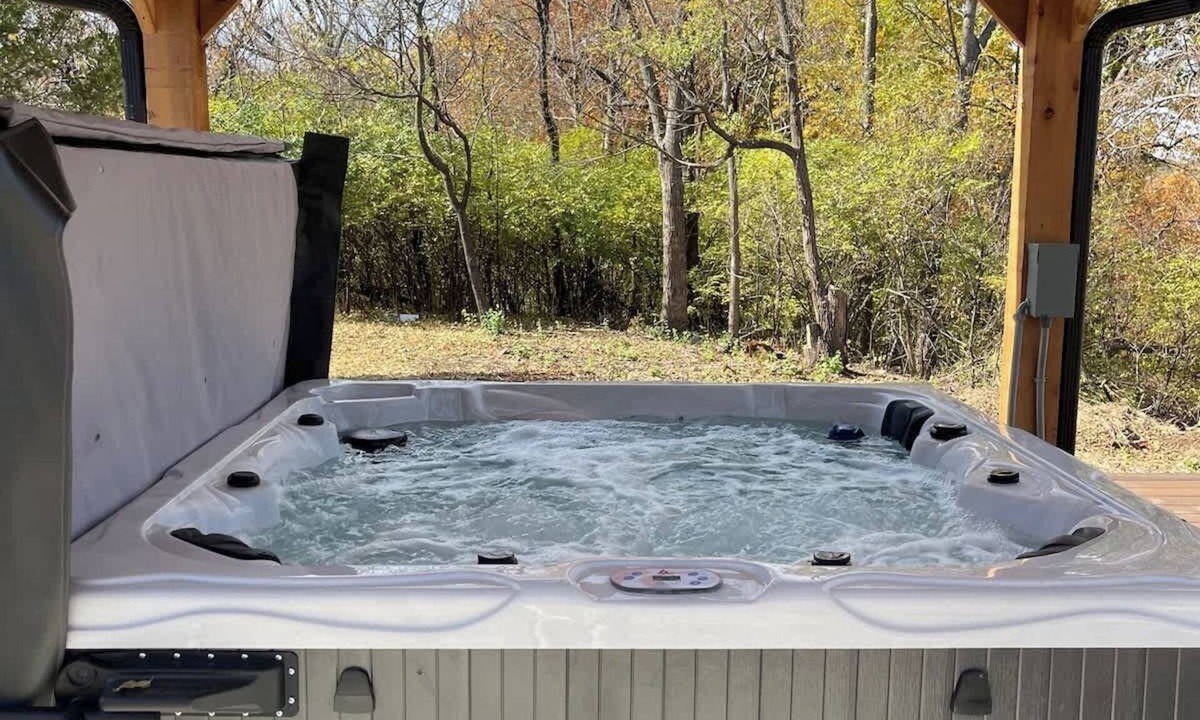 Mission Cabin | Tranquil 3BR Wooded Yard Hot Tub EV Plug