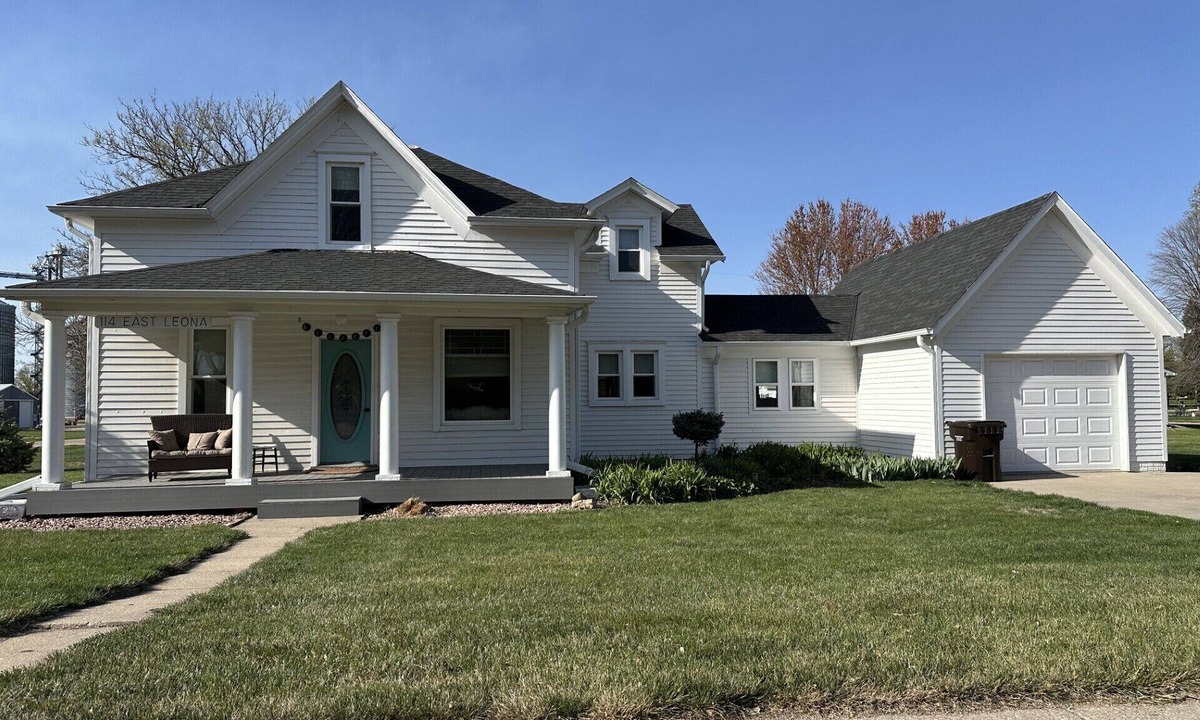 Petersburg House | Tranquil 7-bedroom house in charming small-town Petersburg