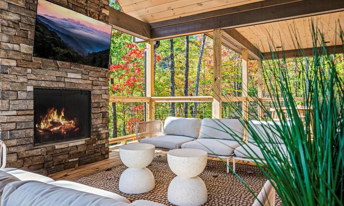 Wears Valley Cabin | Treehouse Swim Cabin: Swim Spa, Outdoor Living
