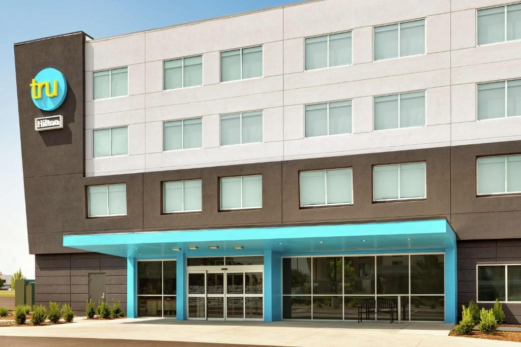 Greenwich Hotel | Tru By Hilton Wichita Northeast